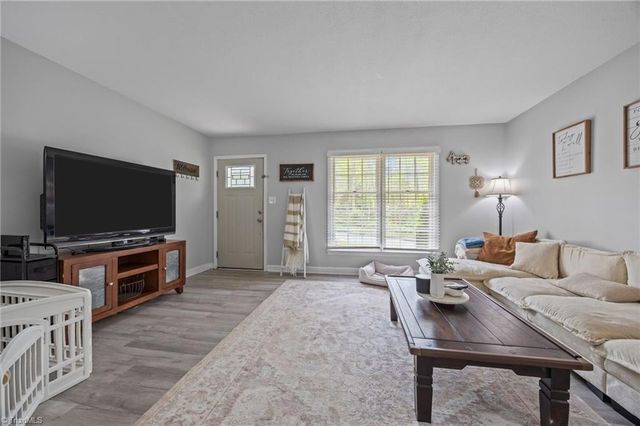 1105 Robin Hood Road F, High Point, NC 27262