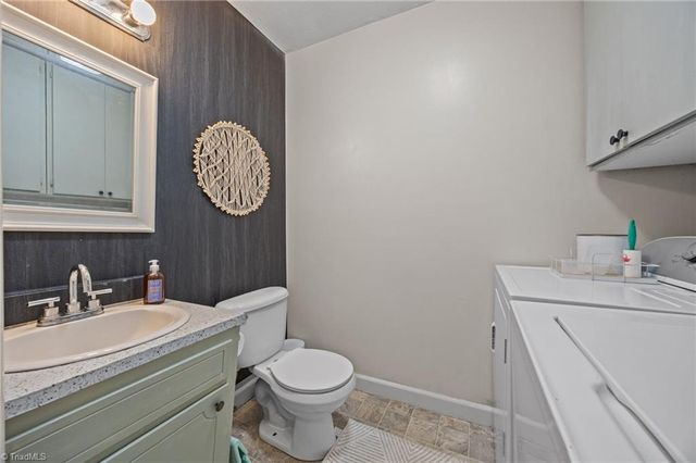 1105 Robin Hood Road F, High Point, NC 27262