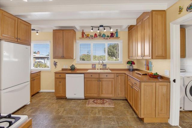 22 Melway Circle, Monterey, CA 93940