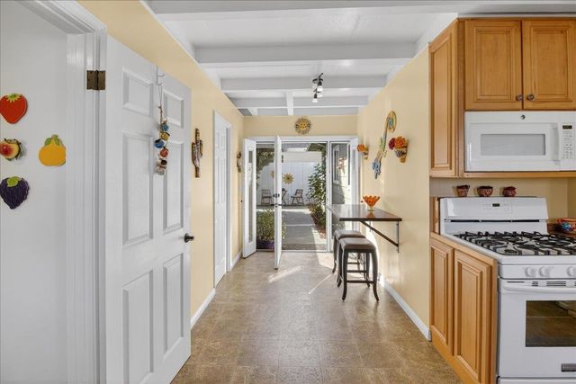 22 Melway Circle, Monterey, CA 93940