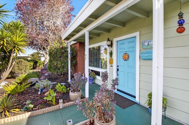 22 Melway Circle, Monterey, CA 93940