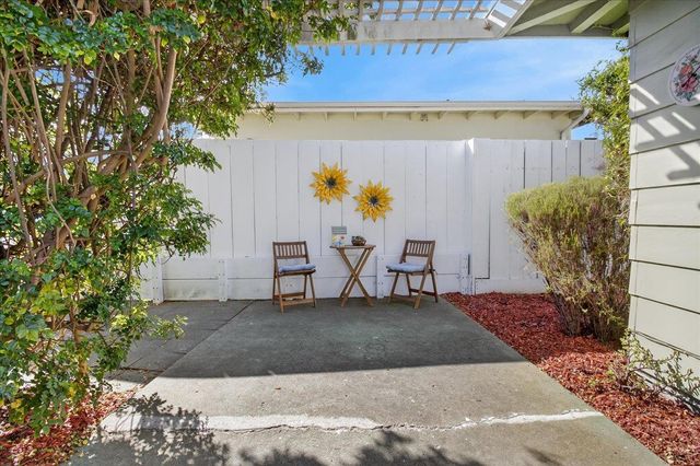 22 Melway Circle, Monterey, CA 93940