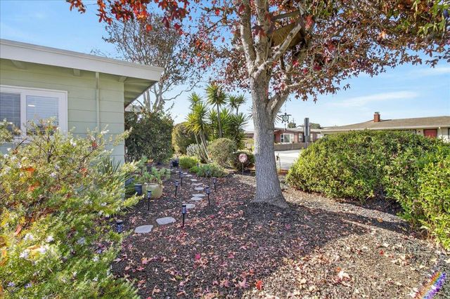 22 Melway Circle, Monterey, CA 93940