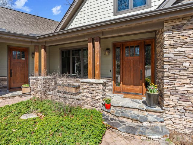 276 Stone Valley Way, Hendersonville, NC 28792