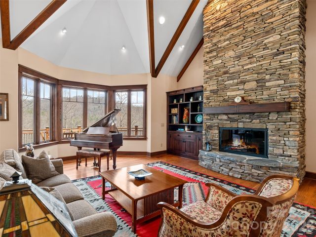 276 Stone Valley Way, Hendersonville, NC 28792