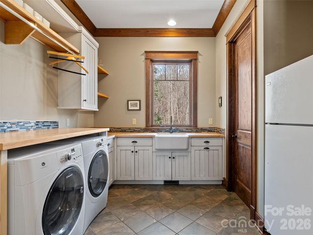 276 Stone Valley Way, Hendersonville, NC 28792