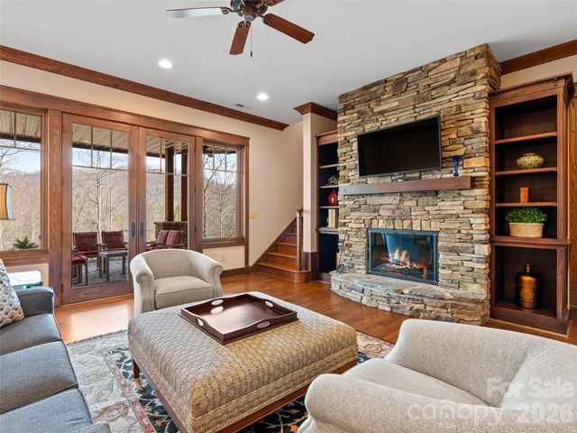 276 Stone Valley Way, Hendersonville, NC 28792