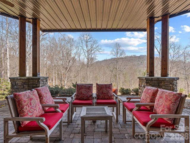 276 Stone Valley Way, Hendersonville, NC 28792