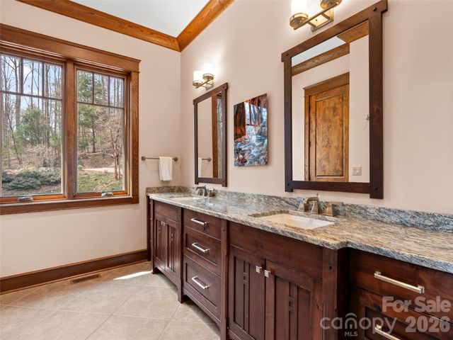 276 Stone Valley Way, Hendersonville, NC 28792