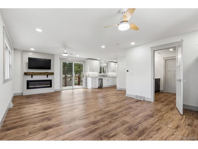 909 Village Green Ln, Estes Park, CO 80517