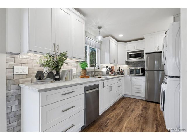 909 Village Green Ln, Estes Park, CO 80517
