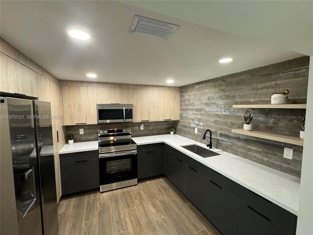 8400 SW 46th St, Miami, FL 33155