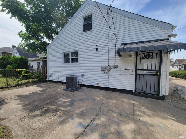 426 Kosciuszko Street, South Bend, IN 46619