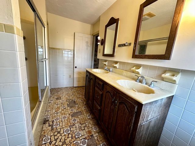 70 Washington St, Easton, MA 02356