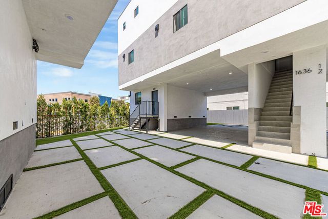 1636 Longwood Avenue, Los Angeles, CA 90019