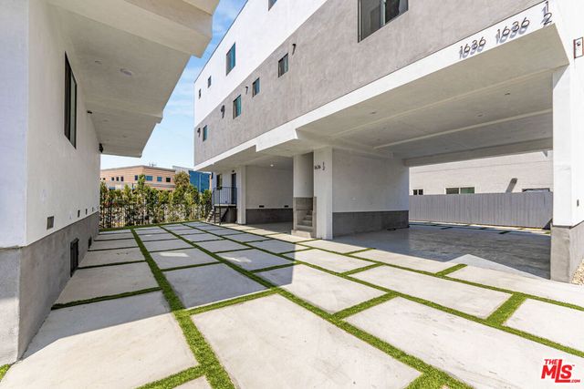 1636 Longwood Avenue, Los Angeles, CA 90019