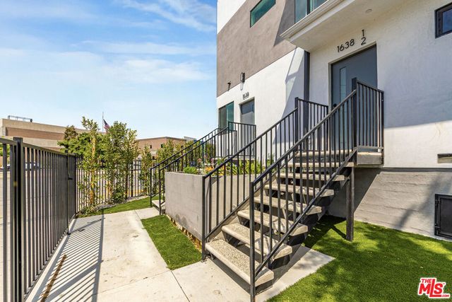 1636 Longwood Avenue, Los Angeles, CA 90019