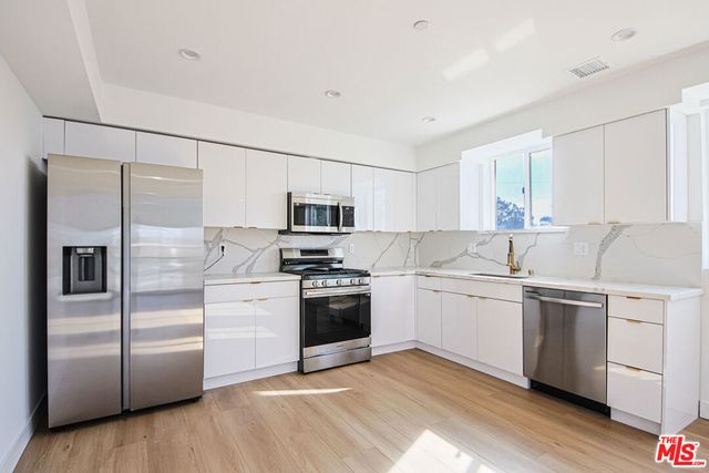 1636 Longwood Avenue, Los Angeles, CA 90019