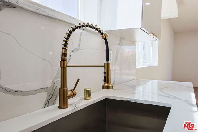 1636 Longwood Avenue, Los Angeles, CA 90019