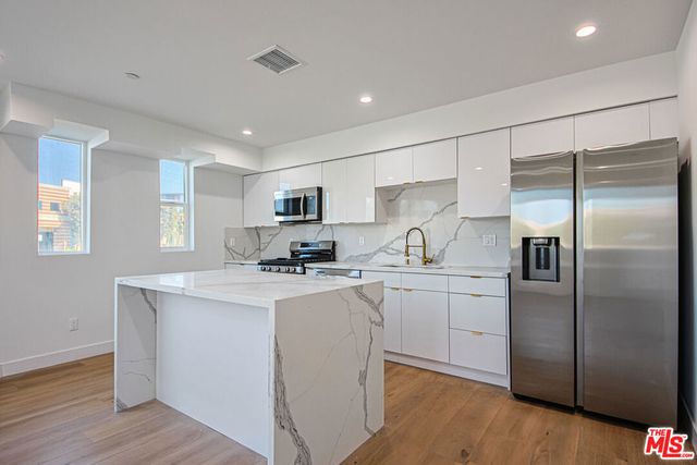 1636 Longwood Avenue, Los Angeles, CA 90019