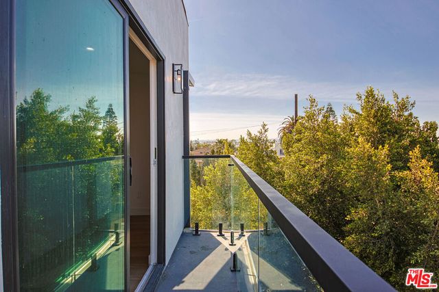 1636 Longwood Avenue, Los Angeles, CA 90019