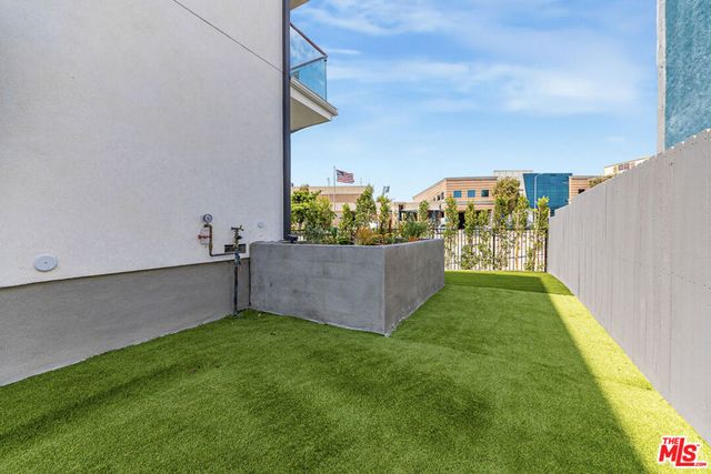 1636 Longwood Avenue, Los Angeles, CA 90019