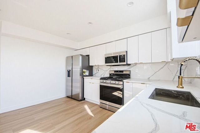 1636 Longwood Avenue, Los Angeles, CA 90019