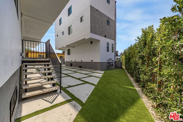 1636 Longwood Avenue, Los Angeles, CA 90019