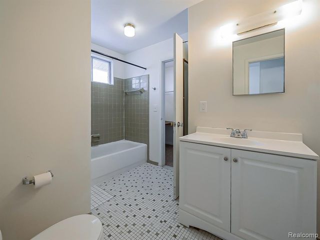 151 Huronview Court, White Lake, MI 48386