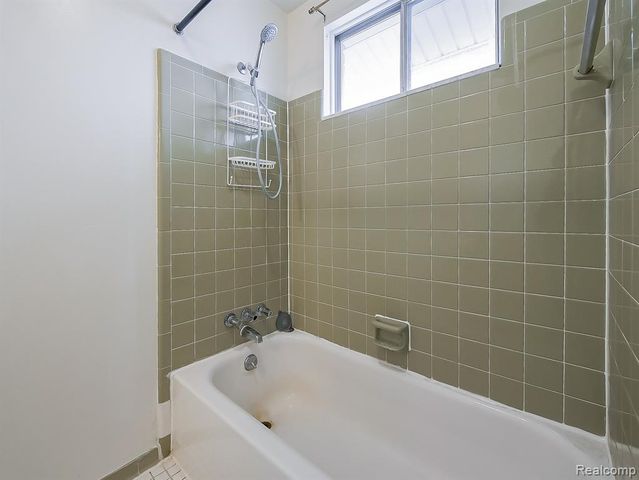 151 Huronview Court, White Lake, MI 48386