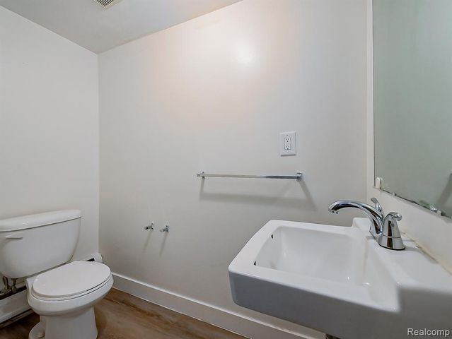 151 Huronview Court, White Lake, MI 48386