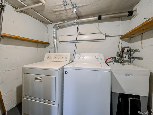 151 Huronview Court, White Lake, MI 48386