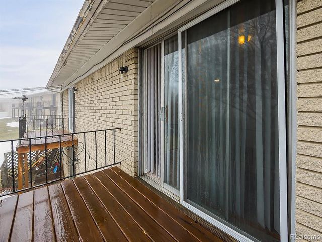 151 Huronview Court, White Lake, MI 48386