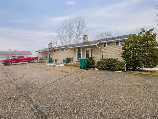 151 Huronview Court, White Lake, MI 48386