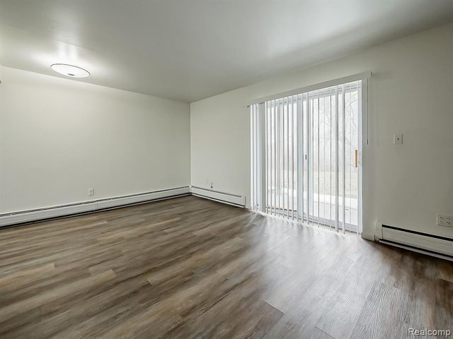 151 Huronview Court, White Lake, MI 48386