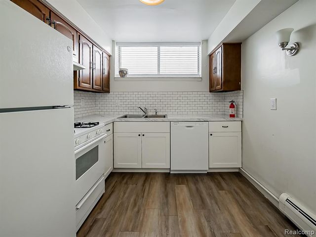 151 Huronview Court, White Lake, MI 48386