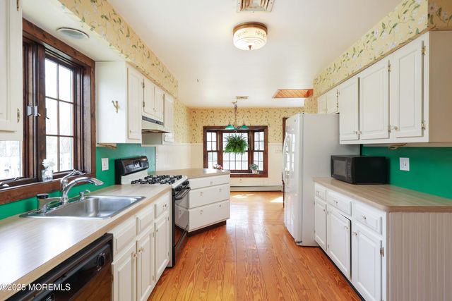 262 Chamone Avenue, Leonardo, NJ 07737