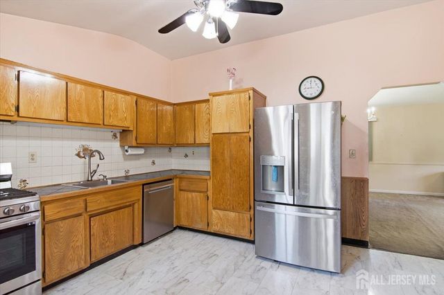 15 Bonham Drive, Edison, NJ 08837