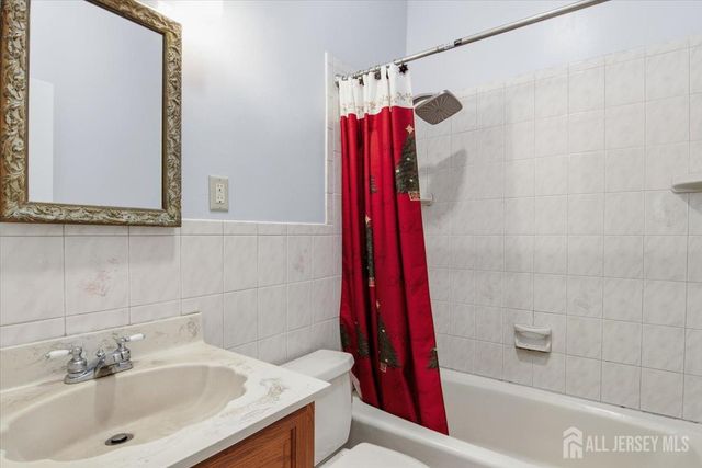 15 Bonham Drive, Edison, NJ 08837