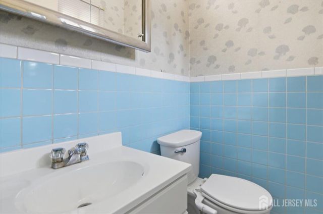 15 Bonham Drive, Edison, NJ 08837