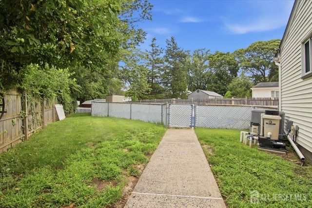 15 Bonham Drive, Edison, NJ 08837