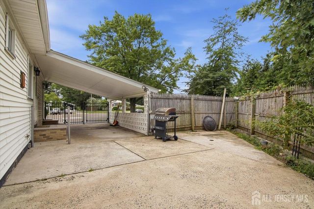 15 Bonham Drive, Edison, NJ 08837