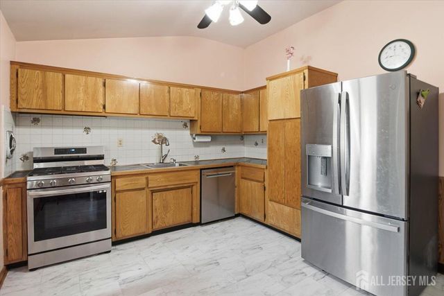 15 Bonham Drive, Edison, NJ 08837