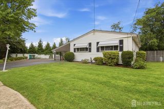 15 Bonham Drive, Edison, NJ 08837