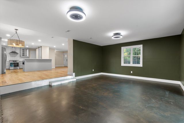 25 Holiday Lane, Chattanooga, TN 37415