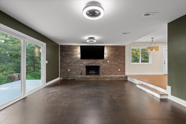 25 Holiday Lane, Chattanooga, TN 37415