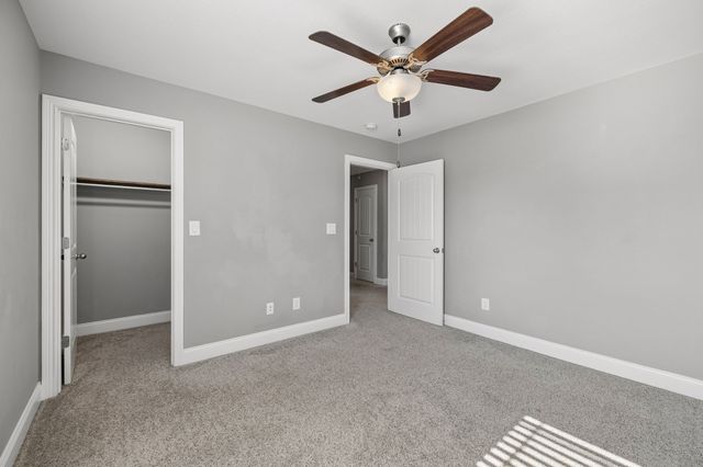 1045 Black Gum Ln, Clarksville, TN 37043