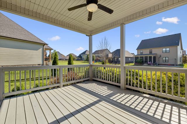 1045 Black Gum Ln, Clarksville, TN 37043