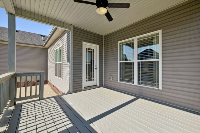 1045 Black Gum Ln, Clarksville, TN 37043