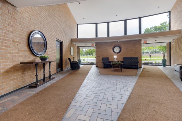 15 Bar Harbour Road 4F, Schaumburg, IL 60193